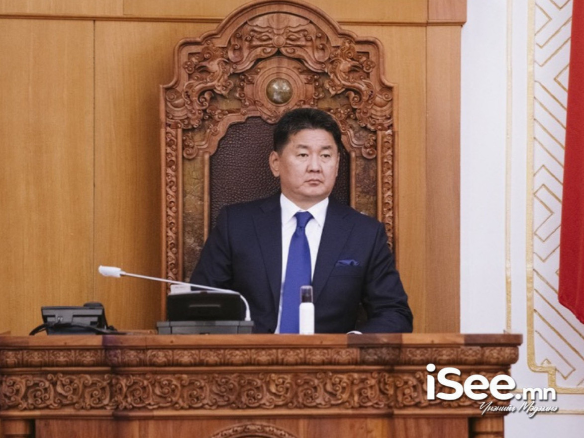 Ерөнхийлөгч У.Хүрэлсүх нэр бүхий сайд нарыг дуудаж уулзаж байна